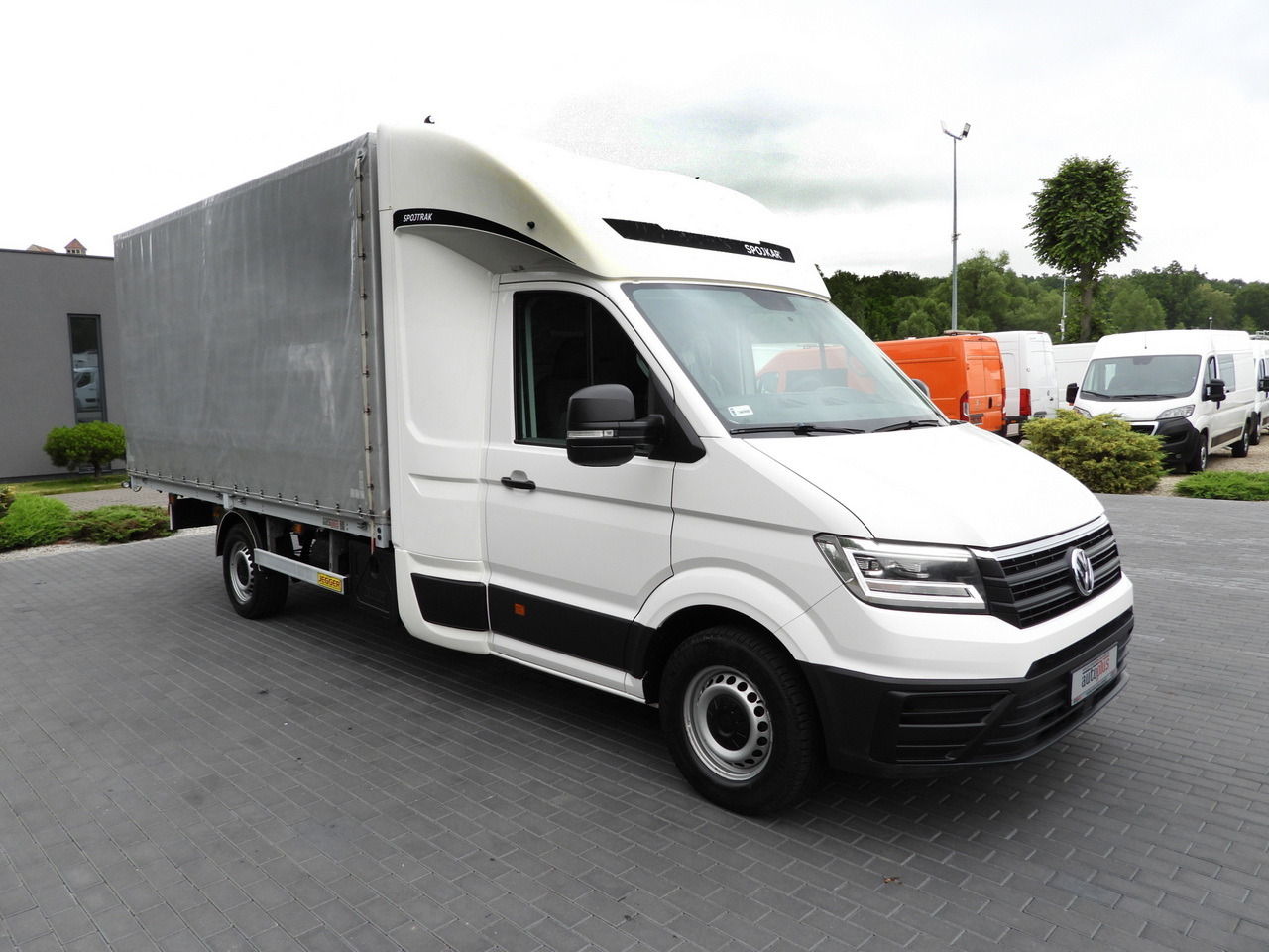VOLKSWAGEN CRAFTER TARPAULIN 8 PALLETS WEBASTO CRUISE CONTROL LED LIGHTS AIR CONDITIONING 180HP - Plachtová dodávka: obrázek 4 VOLKSWAGEN CRAFTER TARPAULIN 8 PALLETS WEBASTO CRUISE CONTROL LED LIGHTS AIR CONDITIONING 180HP - Plachtová dodávka: obrázek 4