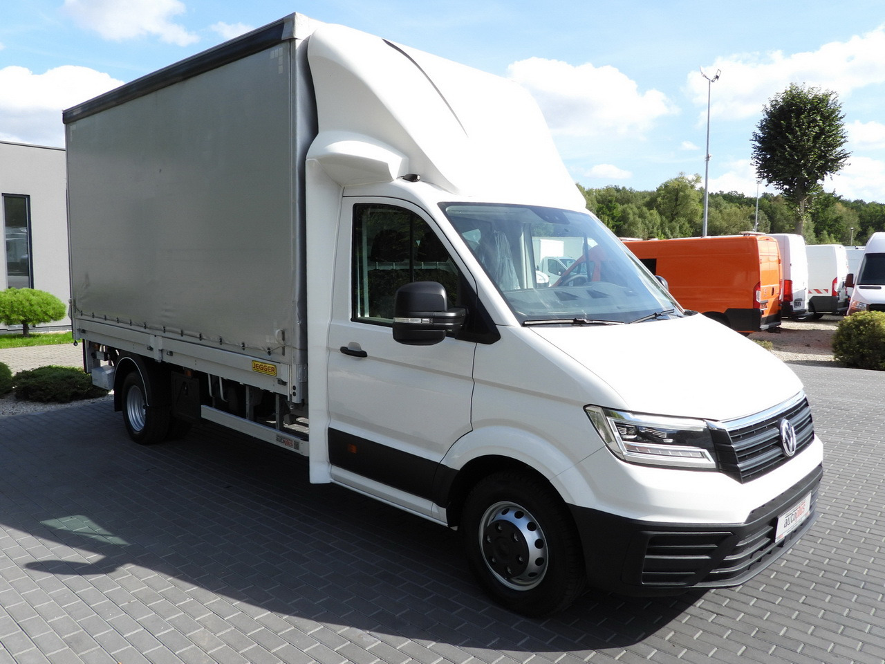 VOLKSWAGEN CRAFTER TARPAULIN LIFT 8 PALLETS CRUISE CONTROL LED LIGHTS TWIN WHEELS AIR CONDITIONING 180HP - Plachtová dodávka: obrázek 4 VOLKSWAGEN CRAFTER TARPAULIN LIFT 8 PALLETS CRUISE CONTROL LED LIGHTS TWIN WHEELS AIR CONDITIONING 180HP - Plachtová dodávka: obrázek 4