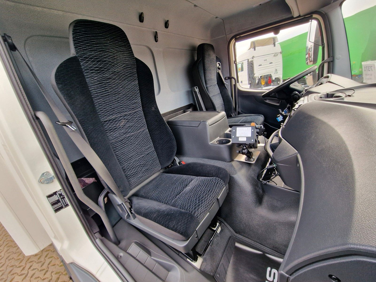 Chladírenský nákladní automobil Mercedes-Benz Atego 1530 / Ladebordwand / Frigoblock FK25L: obrázek 19