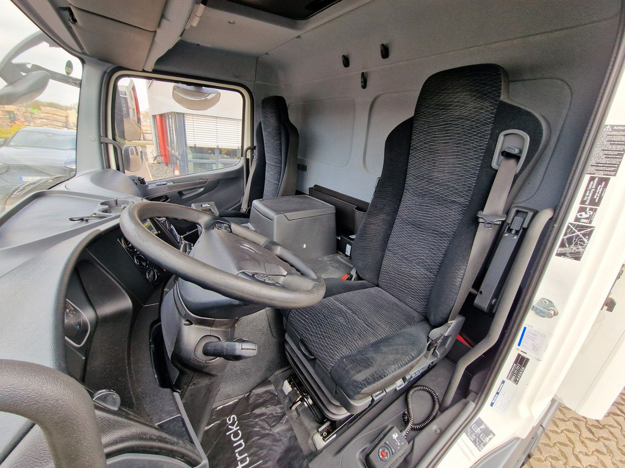 Chladírenský nákladní automobil Mercedes-Benz Atego 1530 / Ladebordwand / Frigoblock FK25L: obrázek 17