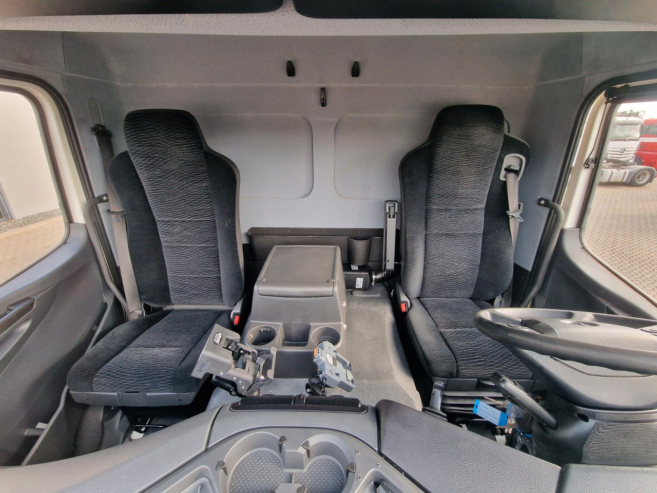 Chladírenský nákladní automobil Mercedes-Benz Atego 1530 / Ladebordwand / Frigoblock FK25L: obrázek 20