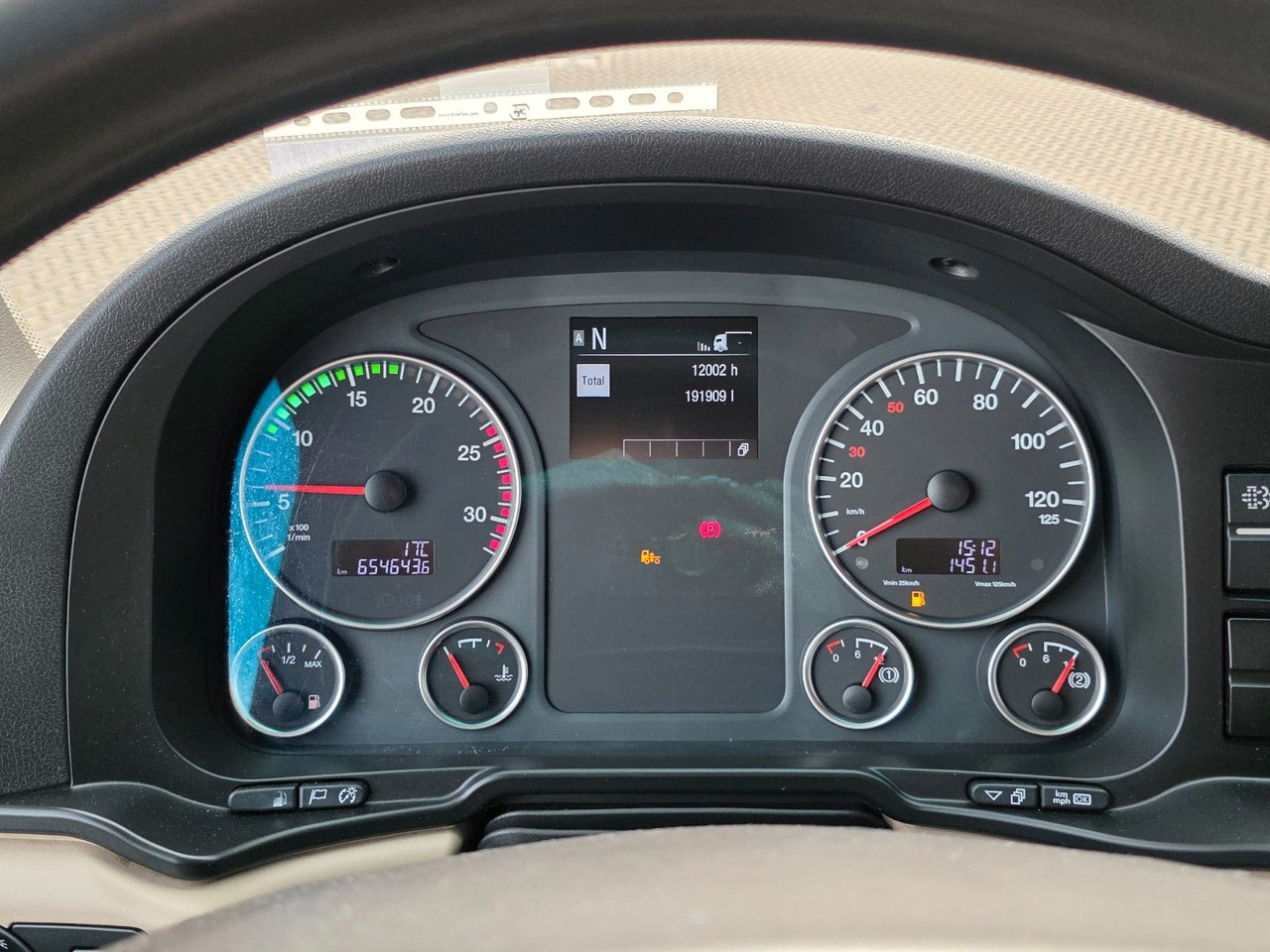 Tahač MAN TGX 18.460 4X2 LLS-U / Retarder / 2 Tanks: obrázek 40 Tahač MAN TGX 18.460 4X2 LLS-U / Retarder / 2 Tanks: obrázek 40