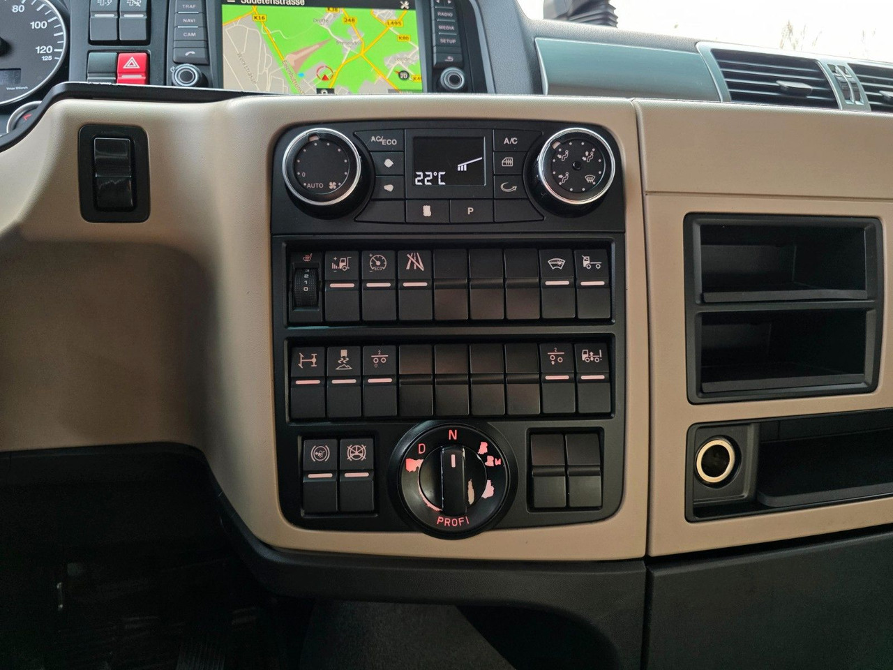 Tahač MAN TGX 18.460 4X2 LLS-U / Retarder / 2 Tanks: obrázek 42 Tahač MAN TGX 18.460 4X2 LLS-U / Retarder / 2 Tanks: obrázek 42