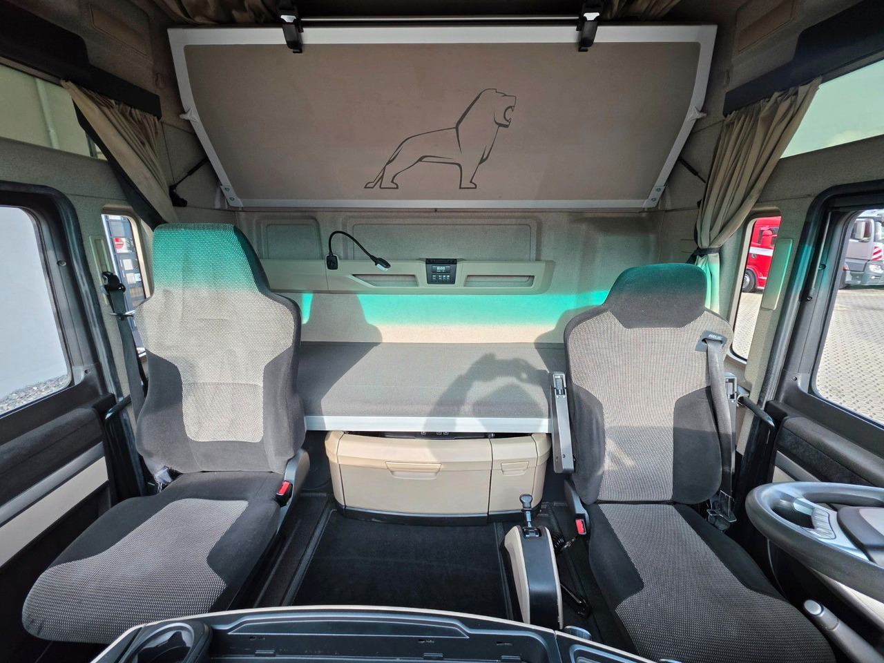 Tahač MAN TGX 18.460 4X2 LLS-U / Retarder / 2 Tanks: obrázek 30 Tahač MAN TGX 18.460 4X2 LLS-U / Retarder / 2 Tanks: obrázek 30