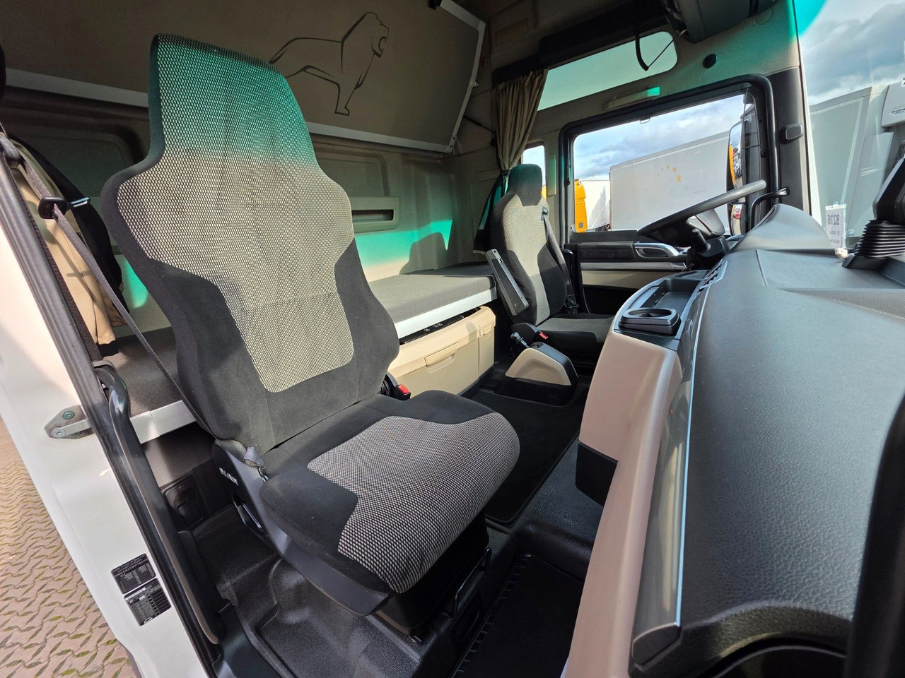 Tahač MAN TGX 18.460 4X2 LLS-U / Retarder / 2 Tanks: obrázek 29 Tahač MAN TGX 18.460 4X2 LLS-U / Retarder / 2 Tanks: obrázek 29