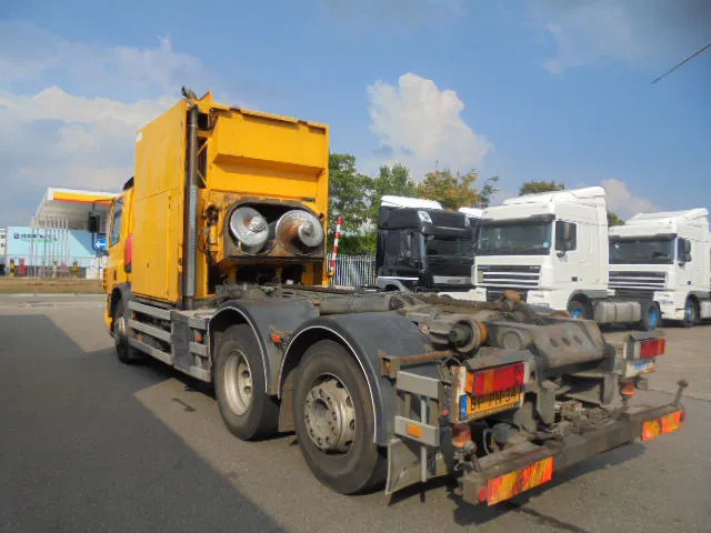 DAF 75.240 75 240 6X2 - Vůz na odvoz odpadků: obrázek 4 DAF 75.240 75 240 6X2 - Vůz na odvoz odpadků: obrázek 4