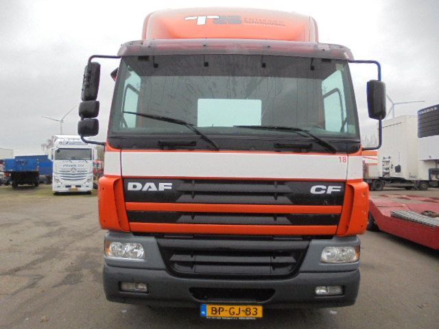 DAF CF 180 - Skříňový nákladní auto: obrázek 2 DAF CF 180 - Skříňový nákladní auto: obrázek 2