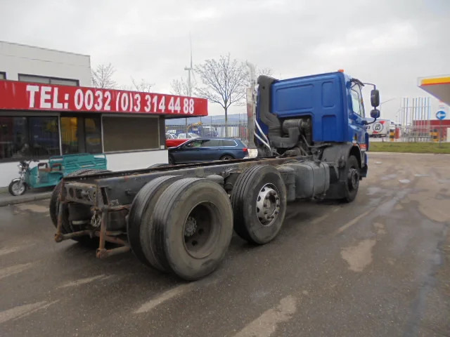 DAF CF 75.250 6X2 - Podvozek s kabinou: obrázek 4 DAF CF 75.250 6X2 - Podvozek s kabinou: obrázek 4