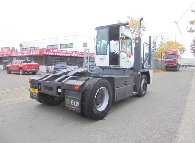 Kalmar TT616I TT616IC-9-L1A8 - Terminálový traktor: obrázek 5 Kalmar TT616I TT616IC-9-L1A8 - Terminálový traktor: obrázek 5