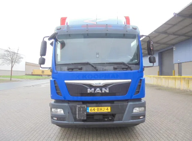 MAN TGM 12.250 NL TRUCK TUV 06-26 - Skříňový nákladní auto: obrázek 2 MAN TGM 12.250 NL TRUCK TUV 06-26 - Skříňový nákladní auto: obrázek 2