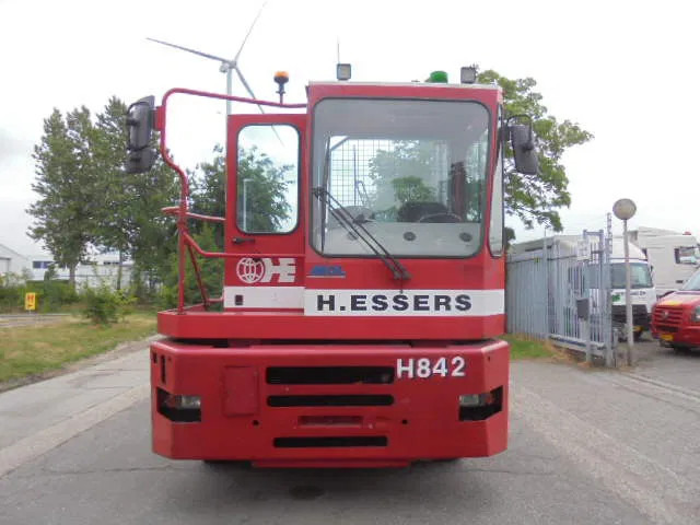 MOL YM 225/4X2 40 KM/H - Terminálový traktor: obrázek 2 MOL YM 225/4X2 40 KM/H - Terminálový traktor: obrázek 2