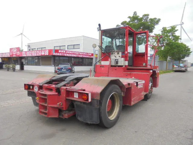 MOL YM 225/4X2 40 KM/H - Terminálový traktor: obrázek 5 MOL YM 225/4X2 40 KM/H - Terminálový traktor: obrázek 5