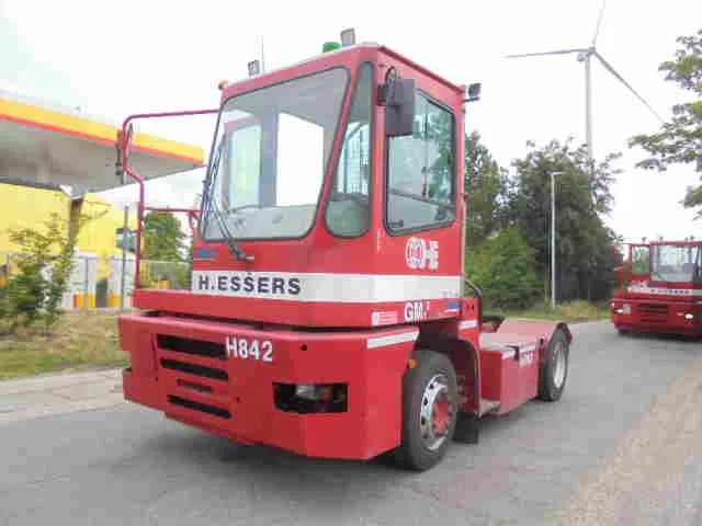 MOL YM 225/4X2 40 KM/H - Terminálový traktor: obrázek 1 MOL YM 225/4X2 40 KM/H - Terminálový traktor: obrázek 1