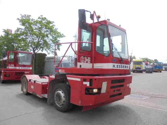 MOL YM225/4X2 40KM/H - Terminálový traktor: obrázek 3 MOL YM225/4X2 40KM/H - Terminálový traktor: obrázek 3