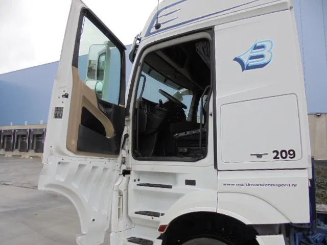 Plachtový nákladní auto Mercedes-Benz Actros 2542 6X2: obrázek 7