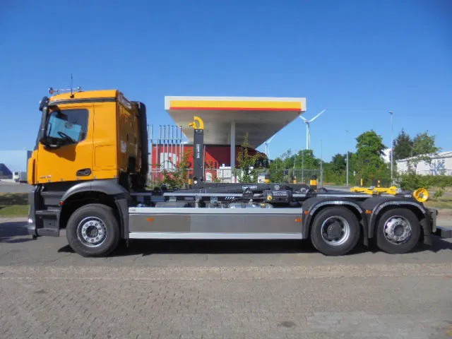 Mercedes-Benz Arocs 2848 NEW - Hákový nosič kontejnerů: obrázek 4 Mercedes-Benz Arocs 2848 NEW - Hákový nosič kontejnerů: obrázek 4