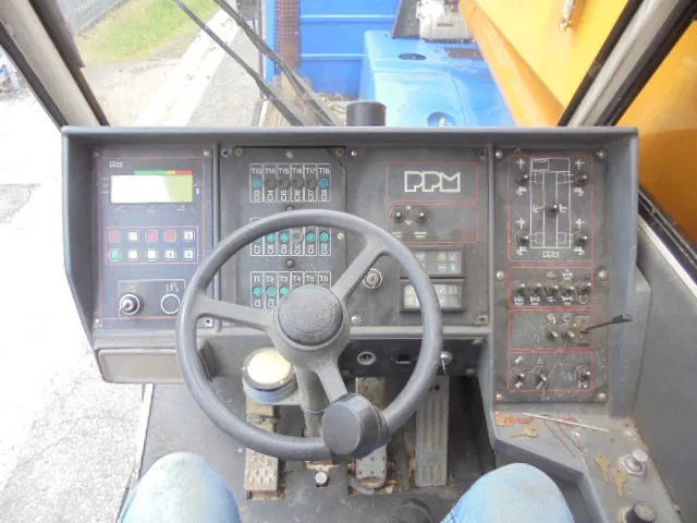 PPM ATT 350 4X4X4 leasing PPM ATT 350 4X4X4: obrázek 19 PPM ATT 350 4X4X4 leasing PPM ATT 350 4X4X4: obrázek 19