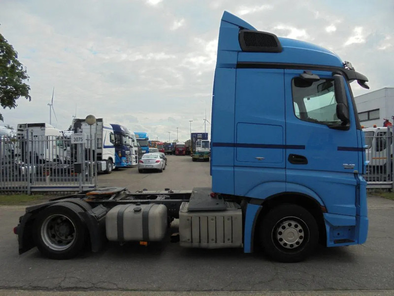 Mercedes-Benz Actros 1842 - Tahač: obrázek 4 Mercedes-Benz Actros 1842 - Tahač: obrázek 4