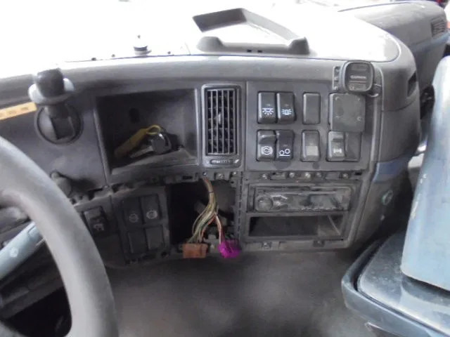 Tahač Volvo FM 380 ENGINE NOT OK ONLY PARTS NL TRUCK: obrázek 13 Tahač Volvo FM 380 ENGINE NOT OK ONLY PARTS NL TRUCK: obrázek 13