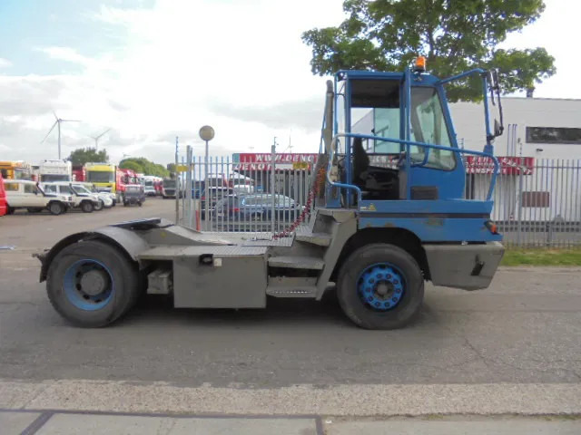 Terberg YT 182 + REGISTRATION - Terminálový traktor: obrázek 4 Terberg YT 182 + REGISTRATION - Terminálový traktor: obrázek 4
