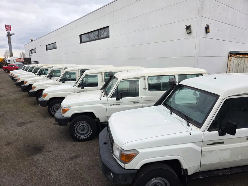 Toyota Land Cruiser HZJ76 + HZJ78L + PICKUP 4WD EXPORT OUT EU ONLY - Pick-up: obrázek 3 Toyota Land Cruiser HZJ76 + HZJ78L + PICKUP 4WD EXPORT OUT EU ONLY - Pick-up: obrázek 3