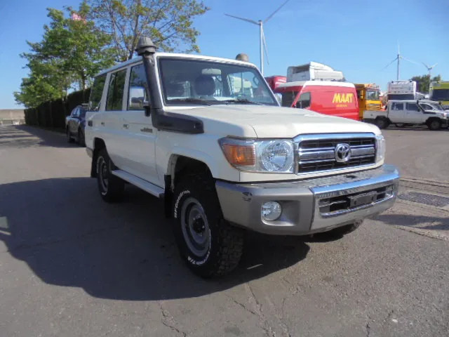 Toyota Land Cruiser HZJ76L 4X4 EXPORT OUTSIDE EU ONLY - Osobní auto: obrázek 3 Toyota Land Cruiser HZJ76L 4X4 EXPORT OUTSIDE EU ONLY - Osobní auto: obrázek 3