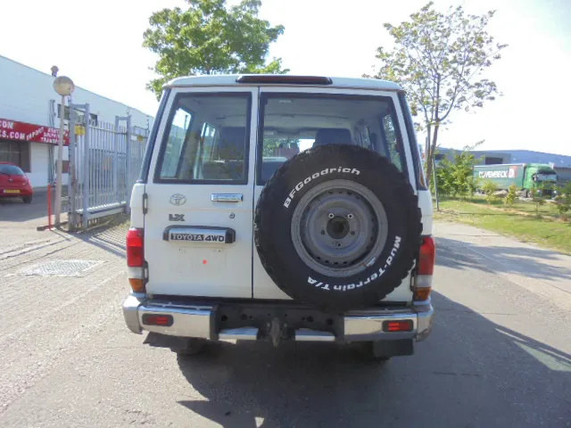 Toyota Land Cruiser HZJ76L 4X4 EXPORT OUTSIDE EU ONLY - Osobní auto: obrázek 5 Toyota Land Cruiser HZJ76L 4X4 EXPORT OUTSIDE EU ONLY - Osobní auto: obrázek 5
