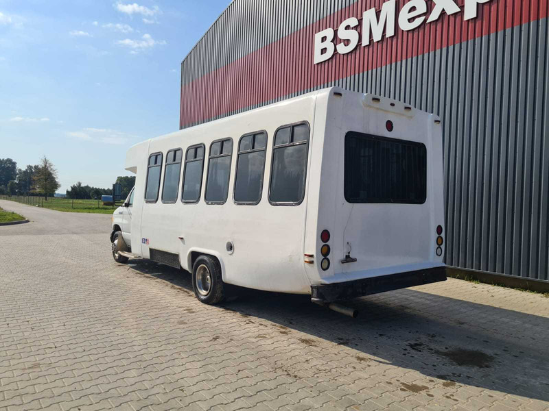 Minibus, Mikrobus Ford E 450 diesel passenger van: obrázek 6