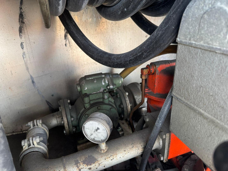 Cisternové vozidlo pro dopravu paliva Volvo FL 7 260, 10000 liter: obrázek 19 Cisternové vozidlo pro dopravu paliva Volvo FL 7 260, 10000 liter: obrázek 19