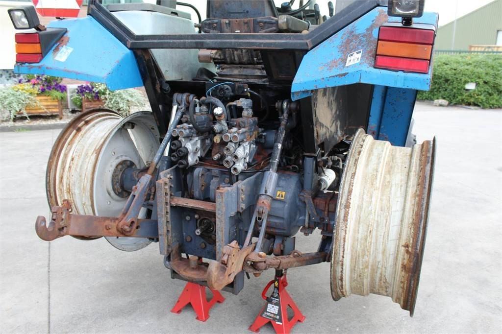 Ford 6640 2WD - Traktor: obrázek 4 Ford 6640 2WD - Traktor: obrázek 4