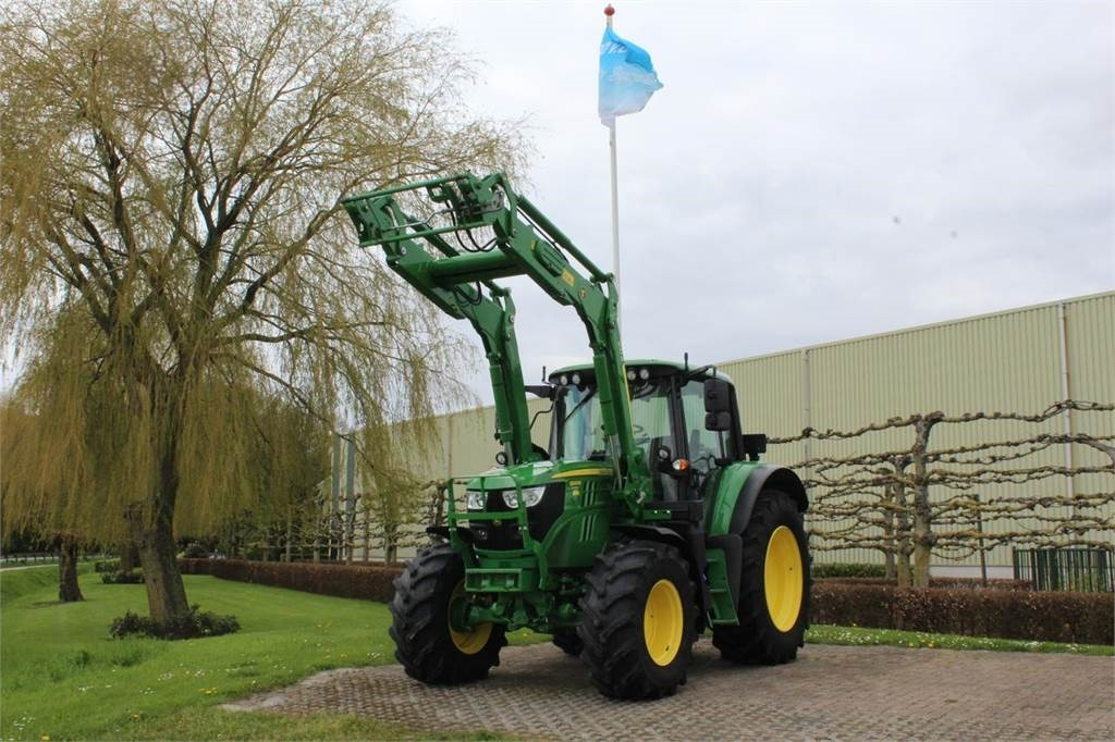 John Deere 6120M with 623R loader - Traktor: obrázek 1 John Deere 6120M with 623R loader - Traktor: obrázek 1