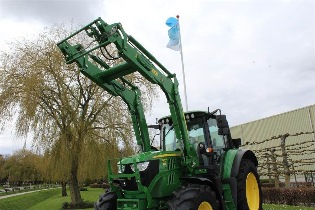 John Deere 6120M with 623R loader - Traktor: obrázek 2 John Deere 6120M with 623R loader - Traktor: obrázek 2