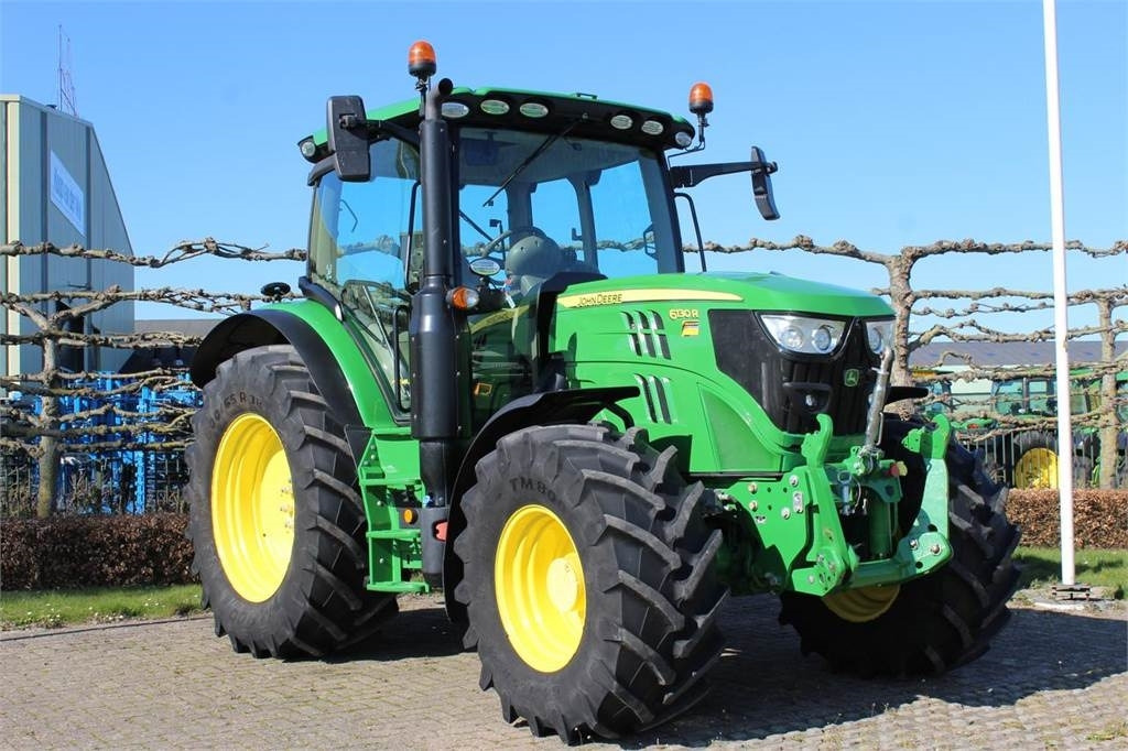 John Deere 6130R - Traktor: obrázek 2 John Deere 6130R - Traktor: obrázek 2