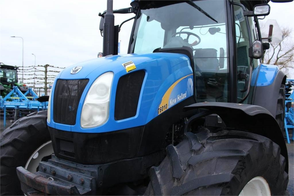 New Holland T6010 Plus - Traktor: obrázek 2 New Holland T6010 Plus - Traktor: obrázek 2