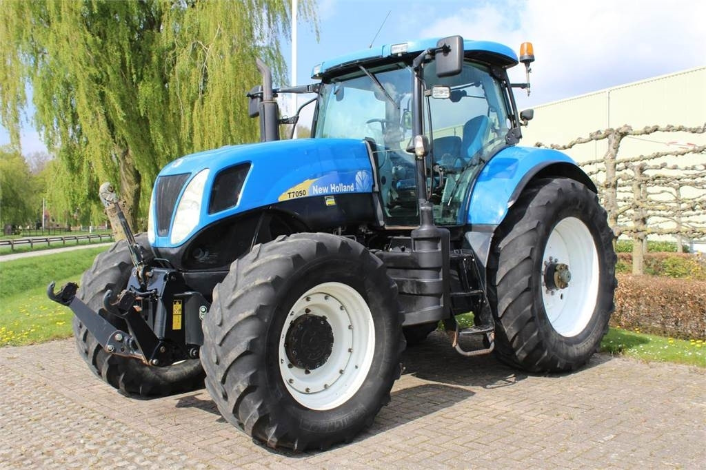 New Holland T7050 - Traktor: obrázek 1 New Holland T7050 - Traktor: obrázek 1