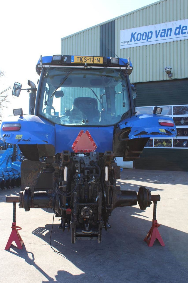 New Holland T8020 - Traktor: obrázek 5 New Holland T8020 - Traktor: obrázek 5