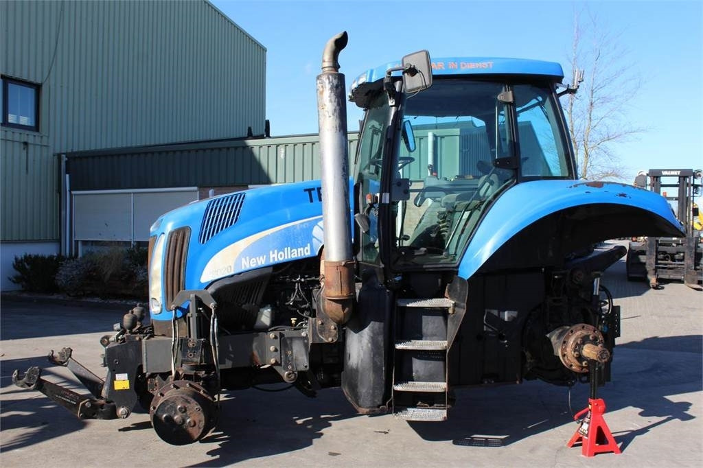 New Holland T8020 - Traktor: obrázek 1 New Holland T8020 - Traktor: obrázek 1