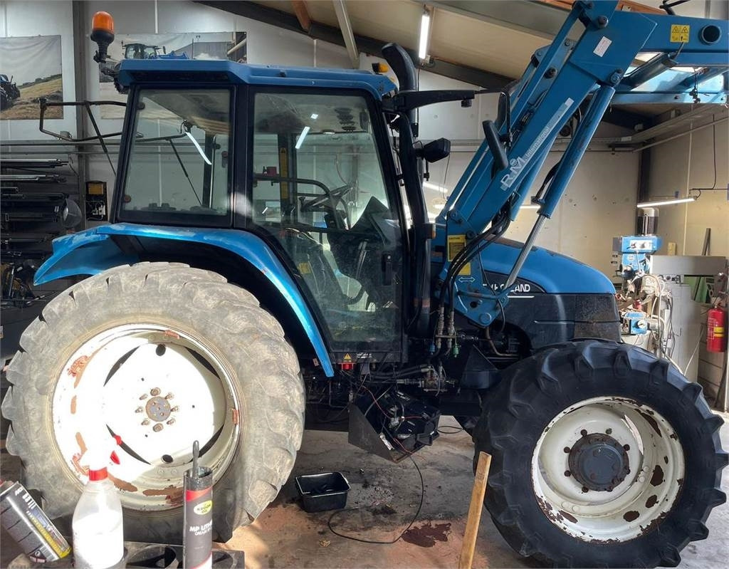 New Holland TS 90 - Traktor: obrázek 3 New Holland TS 90 - Traktor: obrázek 3
