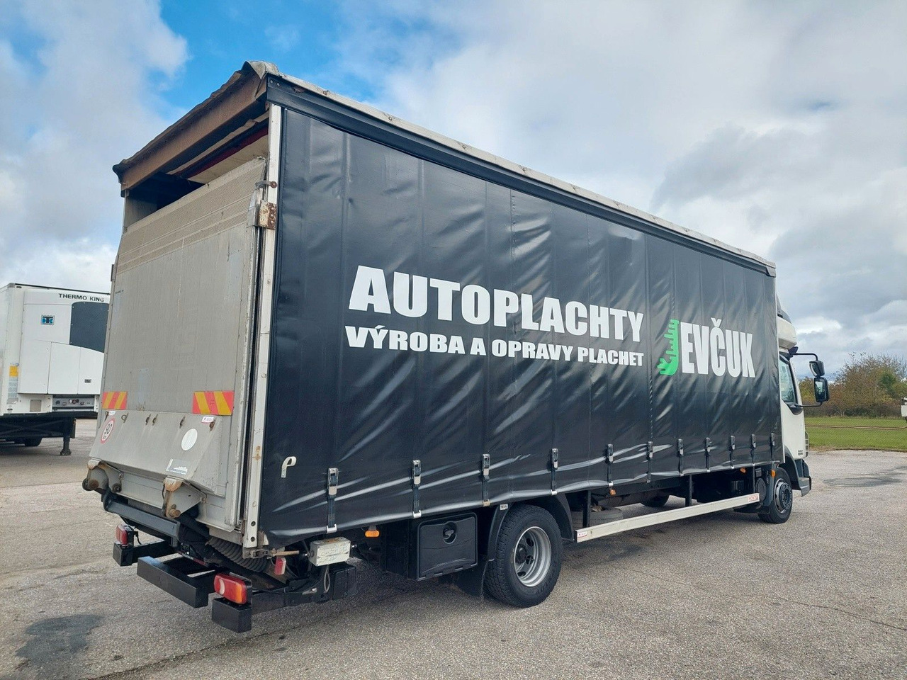 DAF FA LF 45.220 G12 4x2 - Plachtový nákladní auto: obrázek 4 DAF FA LF 45.220 G12 4x2 - Plachtový nákladní auto: obrázek 4