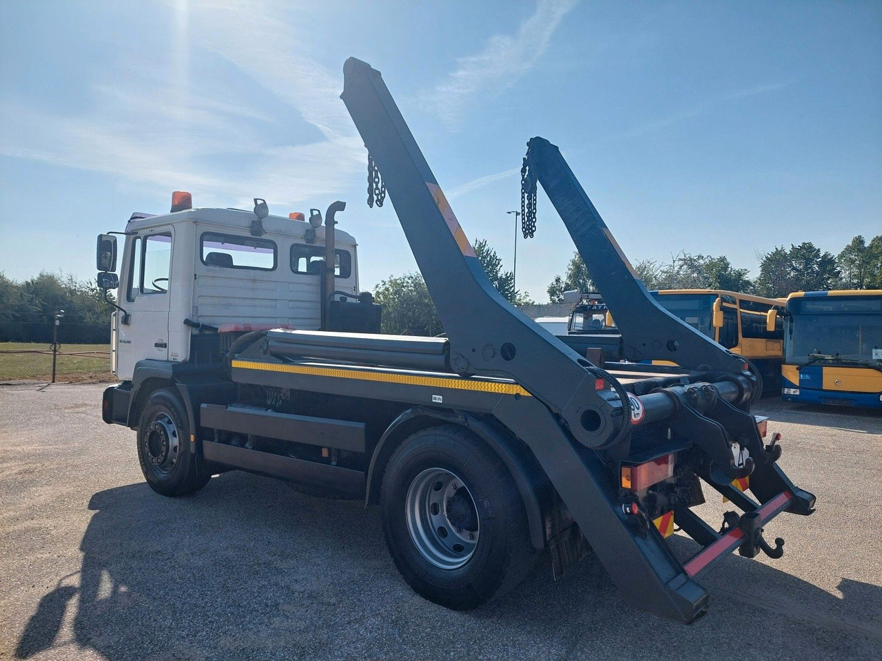 MAN ME 18.280 BB 4x2 - Plachtový nákladní auto: obrázek 3 MAN ME 18.280 BB 4x2 - Plachtový nákladní auto: obrázek 3