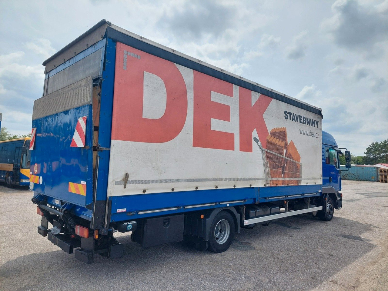 MAN TGL 12.220 4X2 BL Edscha - Plachtový nákladní auto: obrázek 4 MAN TGL 12.220 4X2 BL Edscha - Plachtový nákladní auto: obrázek 4
