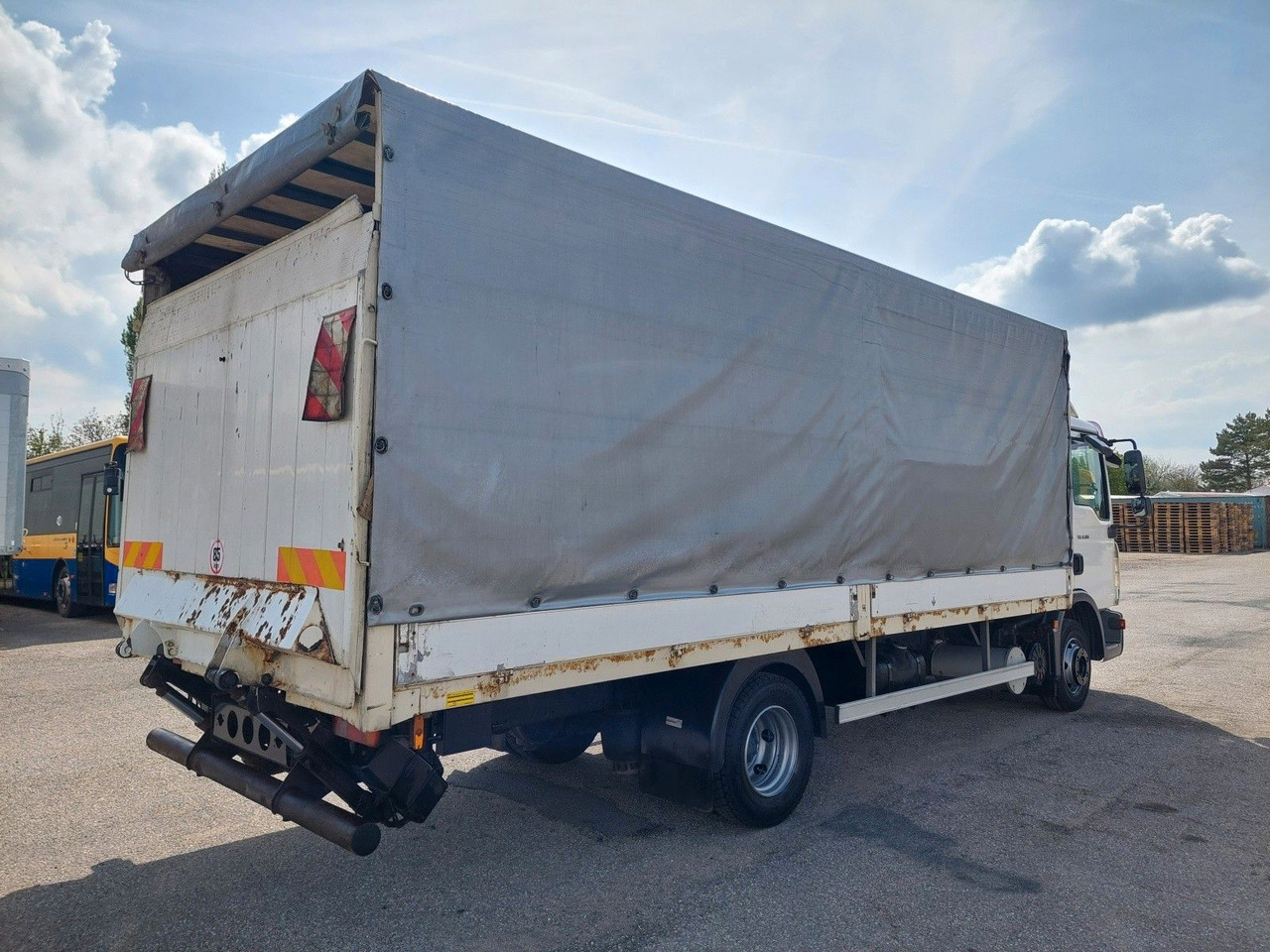 MAN TGL 8.180 4X2 BL - Plachtový nákladní auto: obrázek 4 MAN TGL 8.180 4X2 BL - Plachtový nákladní auto: obrázek 4