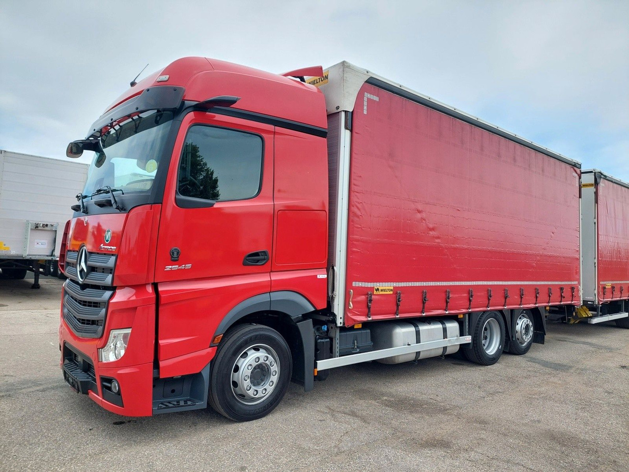 Mercedes-Benz Actros 2545 L/NR 6x2 + Wielton PC2K Durchbar - Plachtový nákladní auto: obrázek 5 Mercedes-Benz Actros 2545 L/NR 6x2 + Wielton PC2K Durchbar - Plachtový nákladní auto: obrázek 5