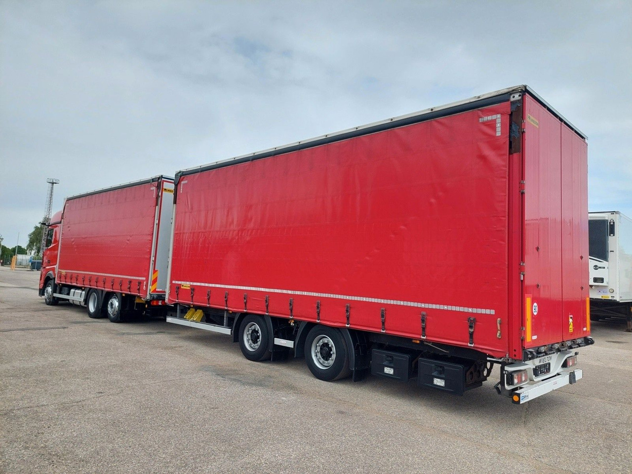 Mercedes-Benz Actros 2545 L/NR 6x2 + Wielton PC2K Durchbar - Plachtový nákladní auto: obrázek 3 Mercedes-Benz Actros 2545 L/NR 6x2 + Wielton PC2K Durchbar - Plachtový nákladní auto: obrázek 3