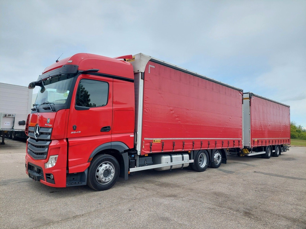 Mercedes-Benz Actros 2545 L/NR 6x2 + Wielton PC2K Durchbar - Plachtový nákladní auto: obrázek 1 Mercedes-Benz Actros 2545 L/NR 6x2 + Wielton PC2K Durchbar - Plachtový nákladní auto: obrázek 1