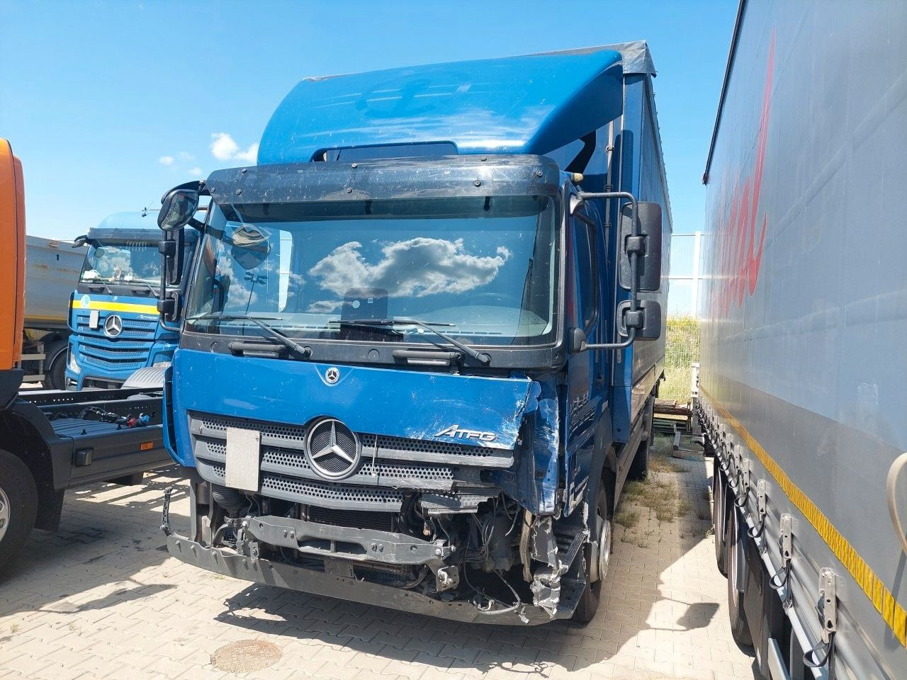 Mercedes-Benz Atego 1224L 4x2 LBW UNFALL!!! - Plachtový nákladní auto: obrázek 1 Mercedes-Benz Atego 1224L 4x2 LBW UNFALL!!! - Plachtový nákladní auto: obrázek 1