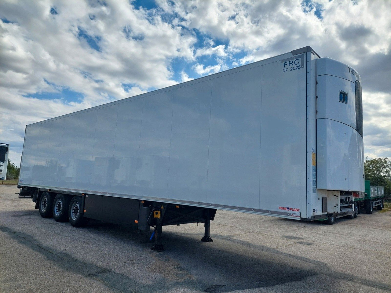 Schmitz Cargobull SKO24 ThermoKing SLXi 300 - Chladírenský návěs: obrázek 2 Schmitz Cargobull SKO24 ThermoKing SLXi 300 - Chladírenský návěs: obrázek 2
