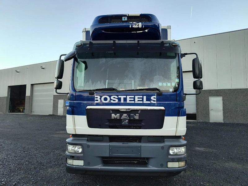 MAN TGM 18.250 2 COMPARTMENTS - 2000KG TAIL LIFT - PROBLEM COOLING UNIT - Chladírenský nákladní automobil: obrázek 2 MAN TGM 18.250 2 COMPARTMENTS - 2000KG TAIL LIFT - PROBLEM COOLING UNIT - Chladírenský nákladní automobil: obrázek 2