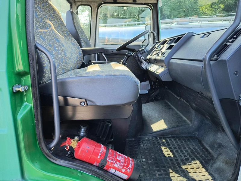 Interior photo 1: Renault Midliner S135 - ONLY 54 400KM - SMALL TANK 3680L INSULATED INOX leasing Renault Midliner S135 - ONLY 54 400KM - SMALL TANK 3680L INSULATED INOX