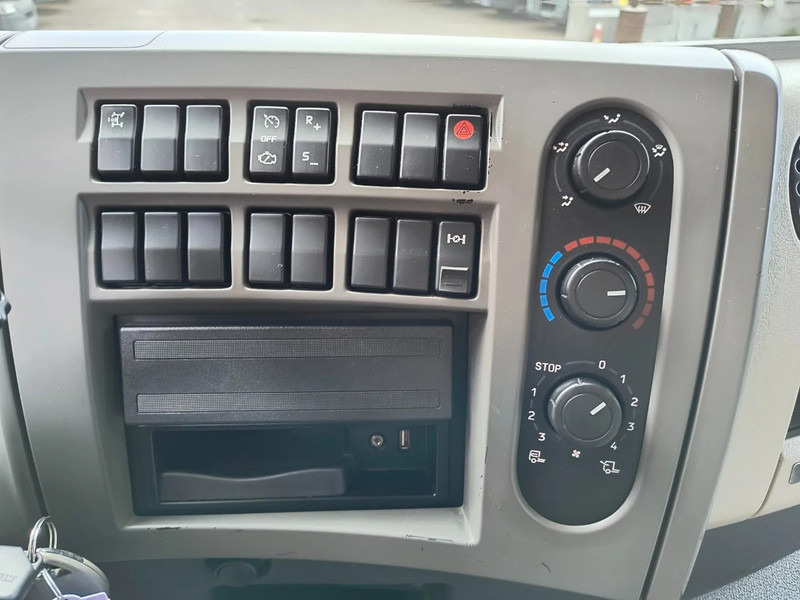 Cisternové vozidlo pro dopravu paliva Renault Premium 310 DXI CARBURANT / FUEL 13500L - 4 COMP: obrázek 13
